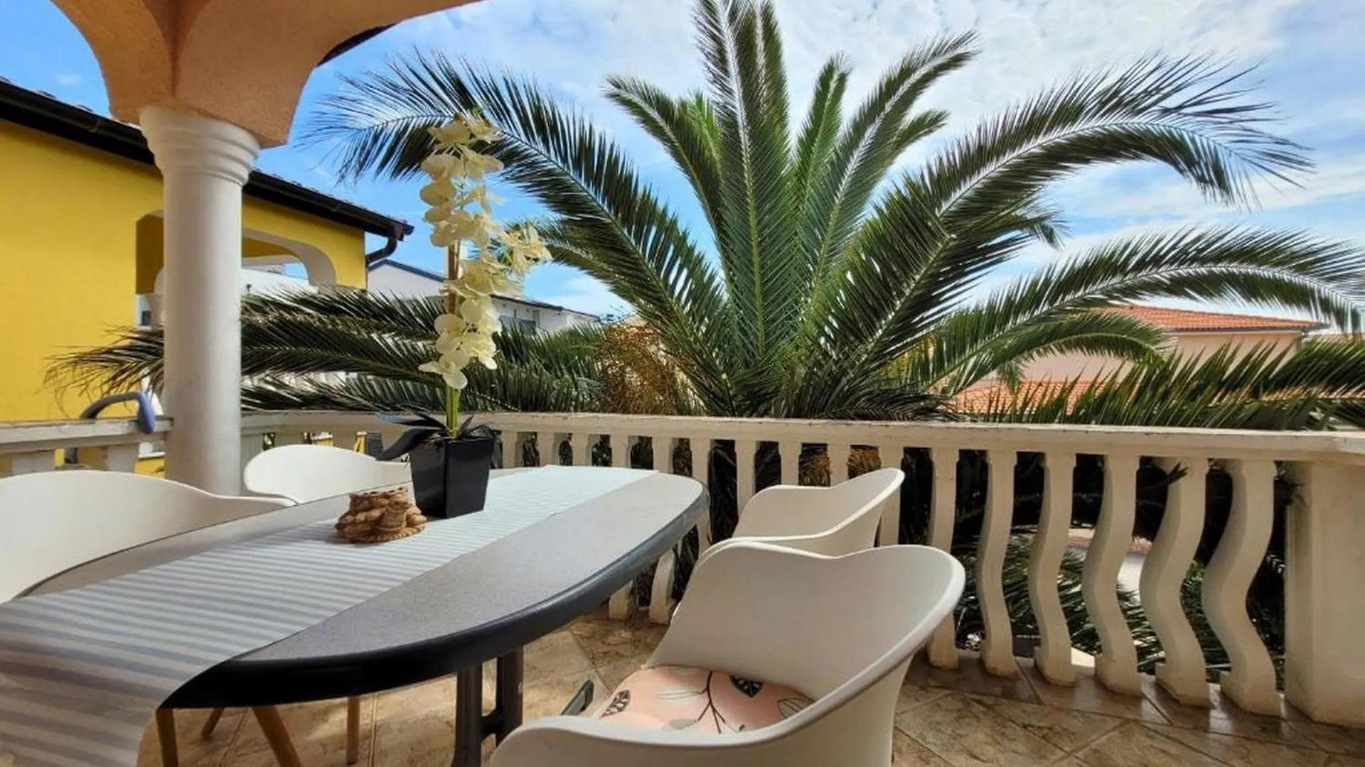 Apartments By The Sea Vir - 22750